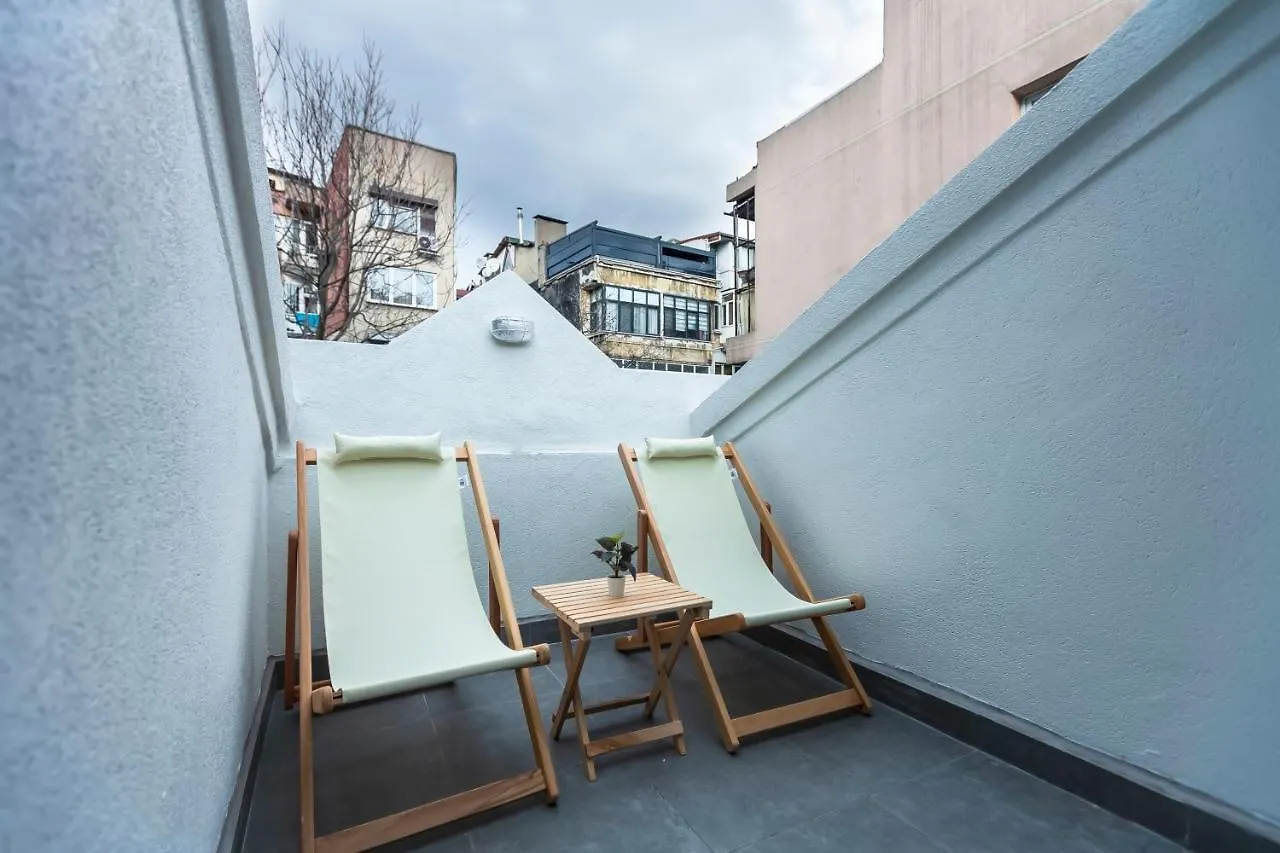 4-Story Gem In Cihangir - 5 Bedroom & Cute Rooftop Istanbul