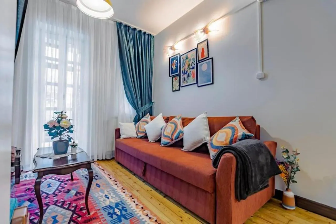 4-Story Gem In Cihangir - 5 Bedroom & Cute Rooftop Istanbul 0*,  Turkey
