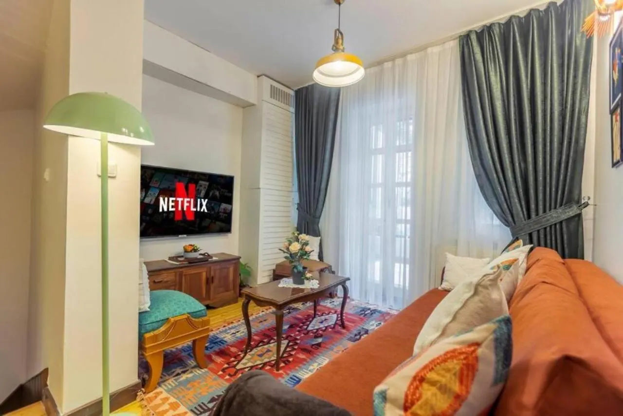 4-Story Gem In Cihangir - 5 Bedroom & Cute Rooftop Istanbul Apartment