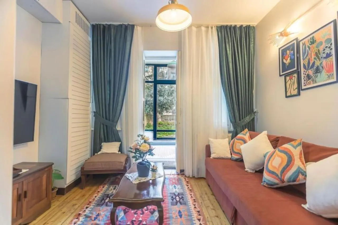 4-Story Gem In Cihangir - 5 Bedroom & Cute Rooftop Istanbul