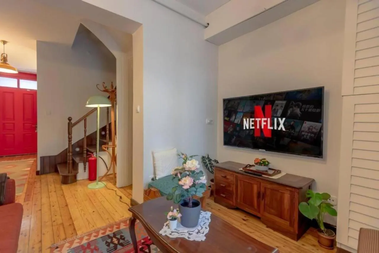 4-Story Gem In Cihangir - 5 Bedroom & Cute Rooftop Istanbul