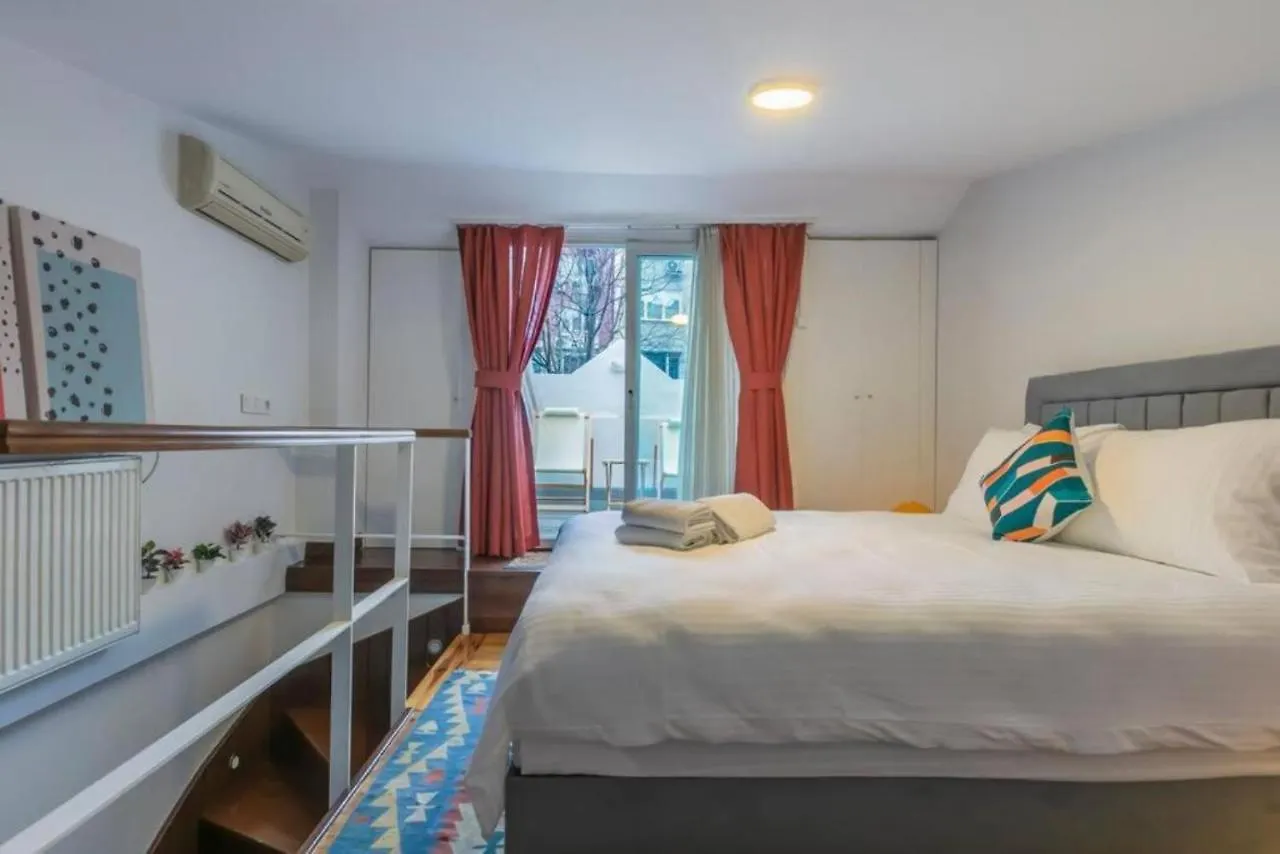 4-Story Gem In Cihangir - 5 Bedroom & Cute Rooftop Istanbul Apartment