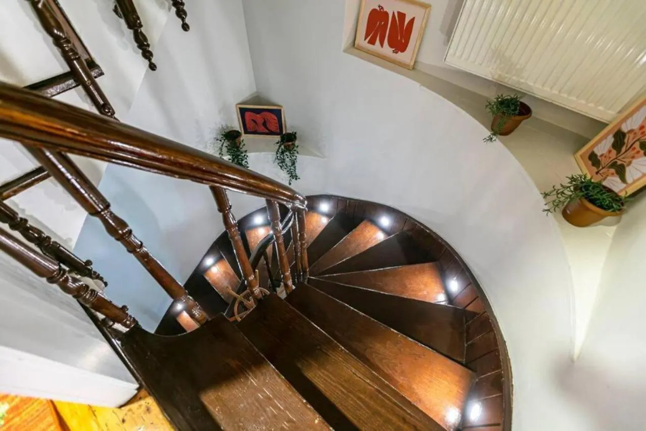4-Story Gem In Cihangir - 5 Bedroom & Cute Rooftop Istanbul