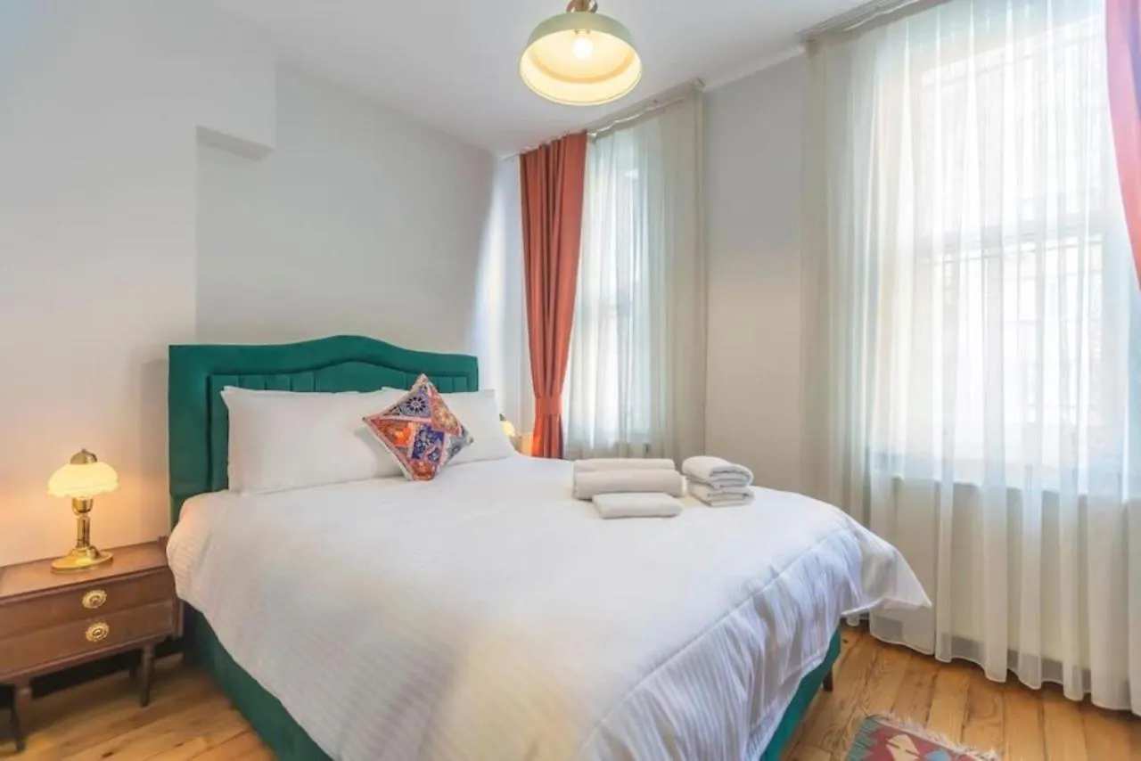Apartment 4-Story Gem In Cihangir - 5 Bedroom & Cute Rooftop Istanbul