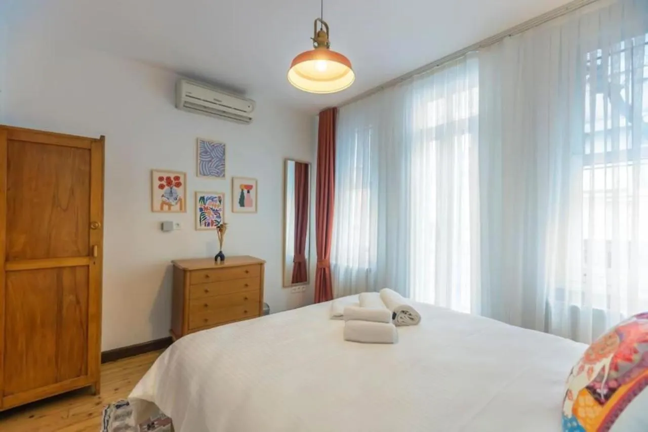 4-Story Gem In Cihangir - 5 Bedroom & Cute Rooftop Istanbul Turkey