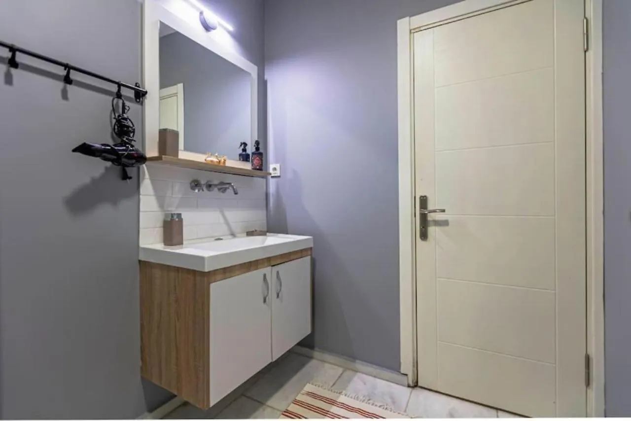 4-Story Gem In Cihangir - 5 Bedroom & Cute Rooftop Istanbul Turkey