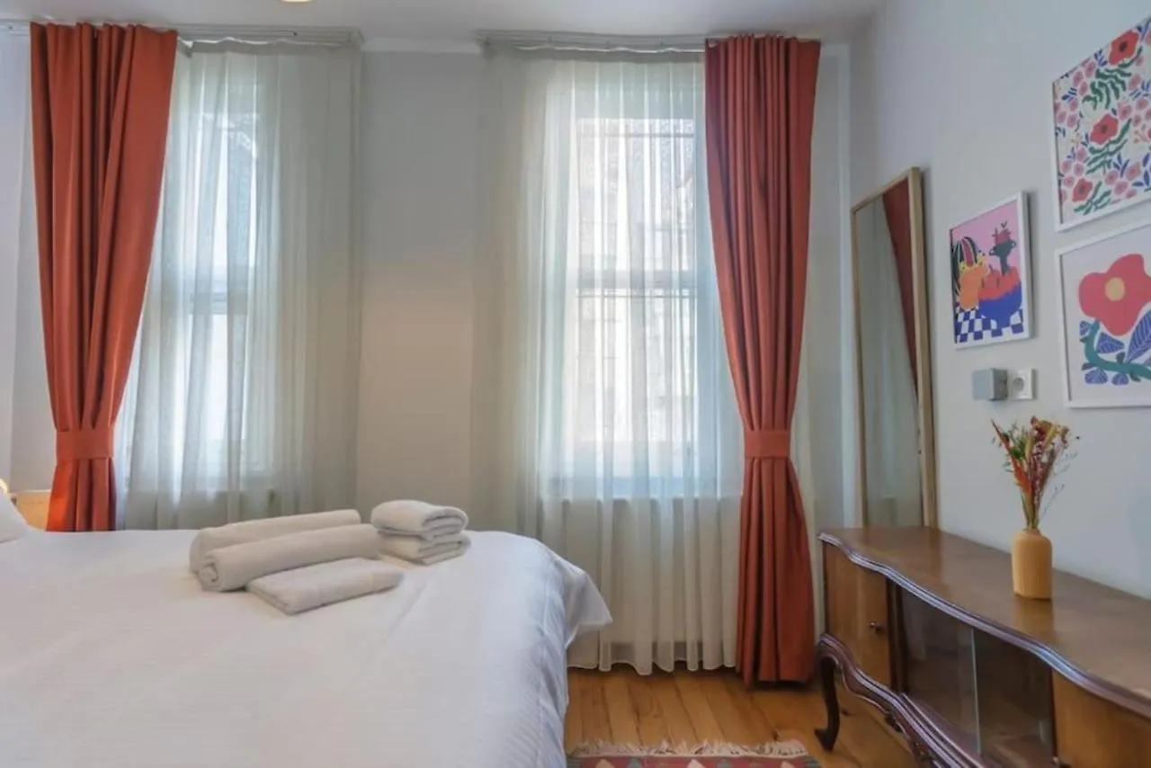 Apartment 4-Story Gem In Cihangir - 5 Bedroom & Cute Rooftop Istanbul
