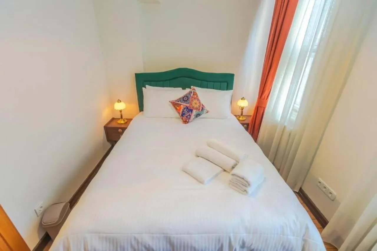 4-Story Gem In Cihangir - 5 Bedroom & Cute Rooftop Istanbul