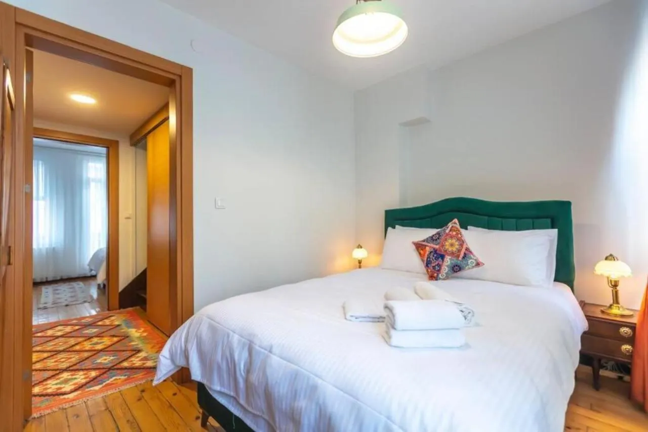 Apartment 4-Story Gem In Cihangir - 5 Bedroom & Cute Rooftop Istanbul