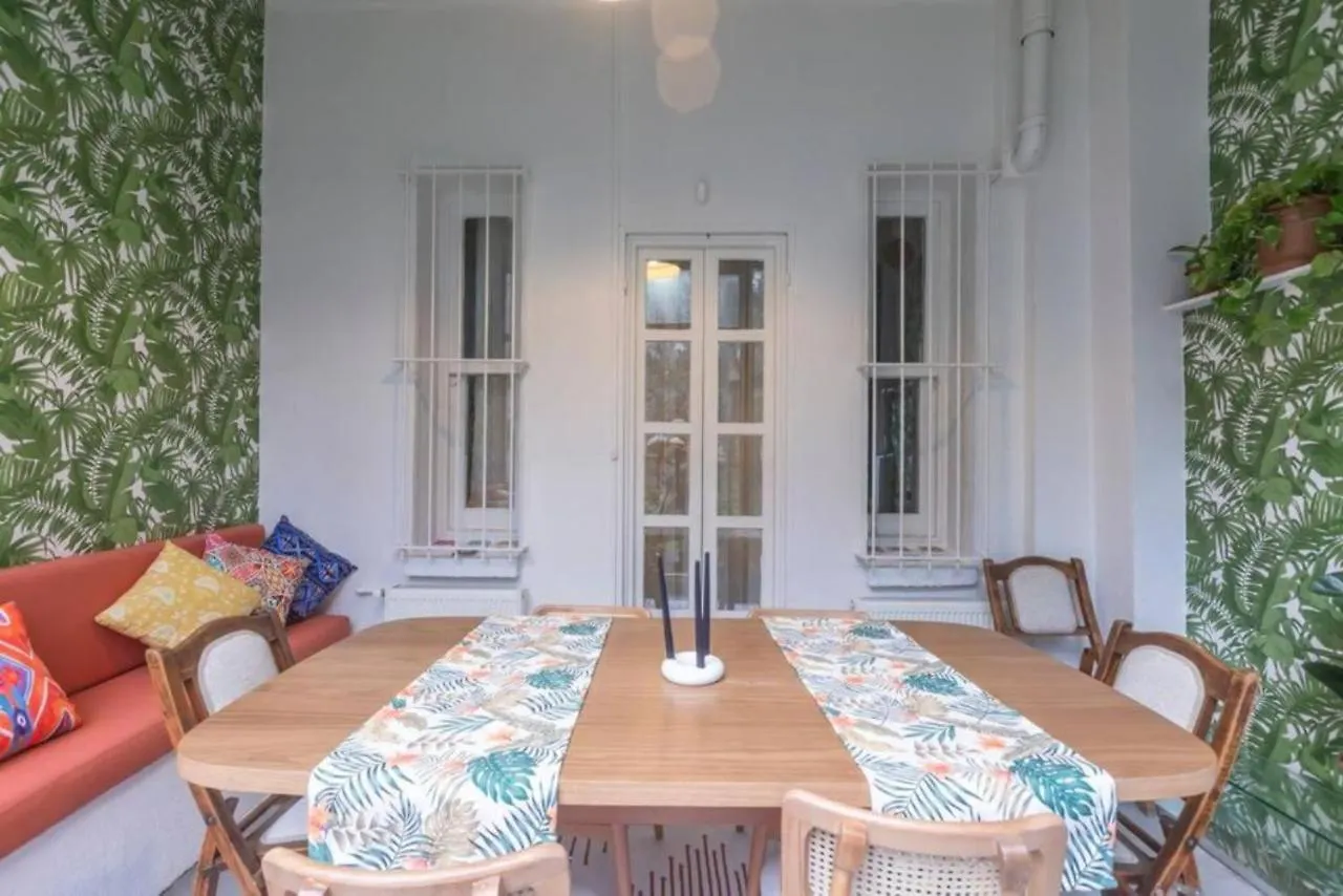 4-Story Gem In Cihangir - 5 Bedroom & Cute Rooftop Istanbul 0*,
