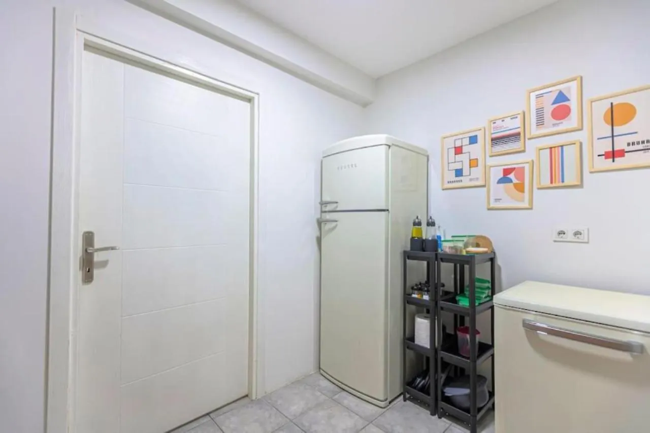 4-Story Gem In Cihangir - 5 Bedroom & Cute Rooftop Istanbul