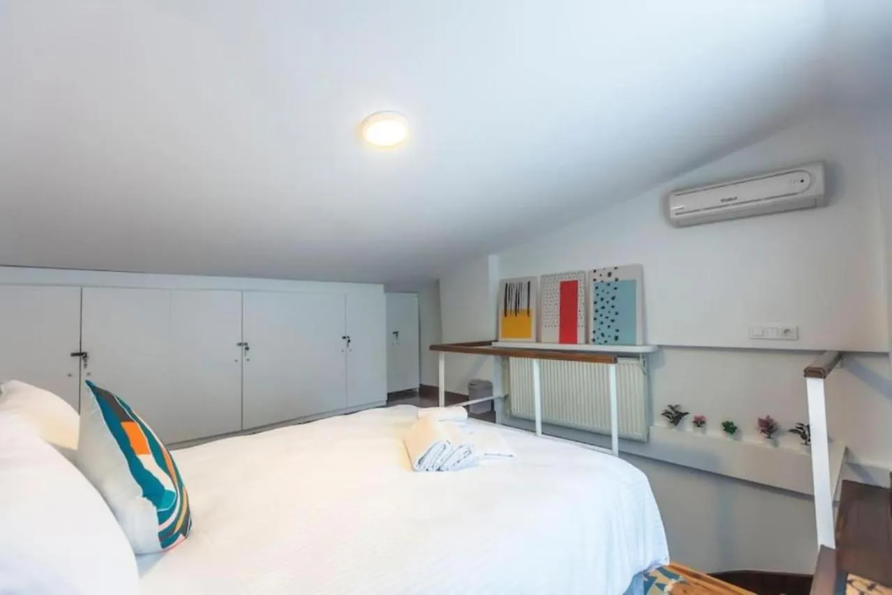 4-Story Gem In Cihangir - 5 Bedroom & Cute Rooftop Istanbul