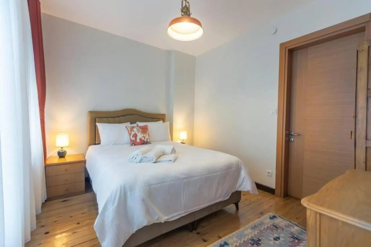 Apartment 4-Story Gem In Cihangir - 5 Bedroom & Cute Rooftop Istanbul