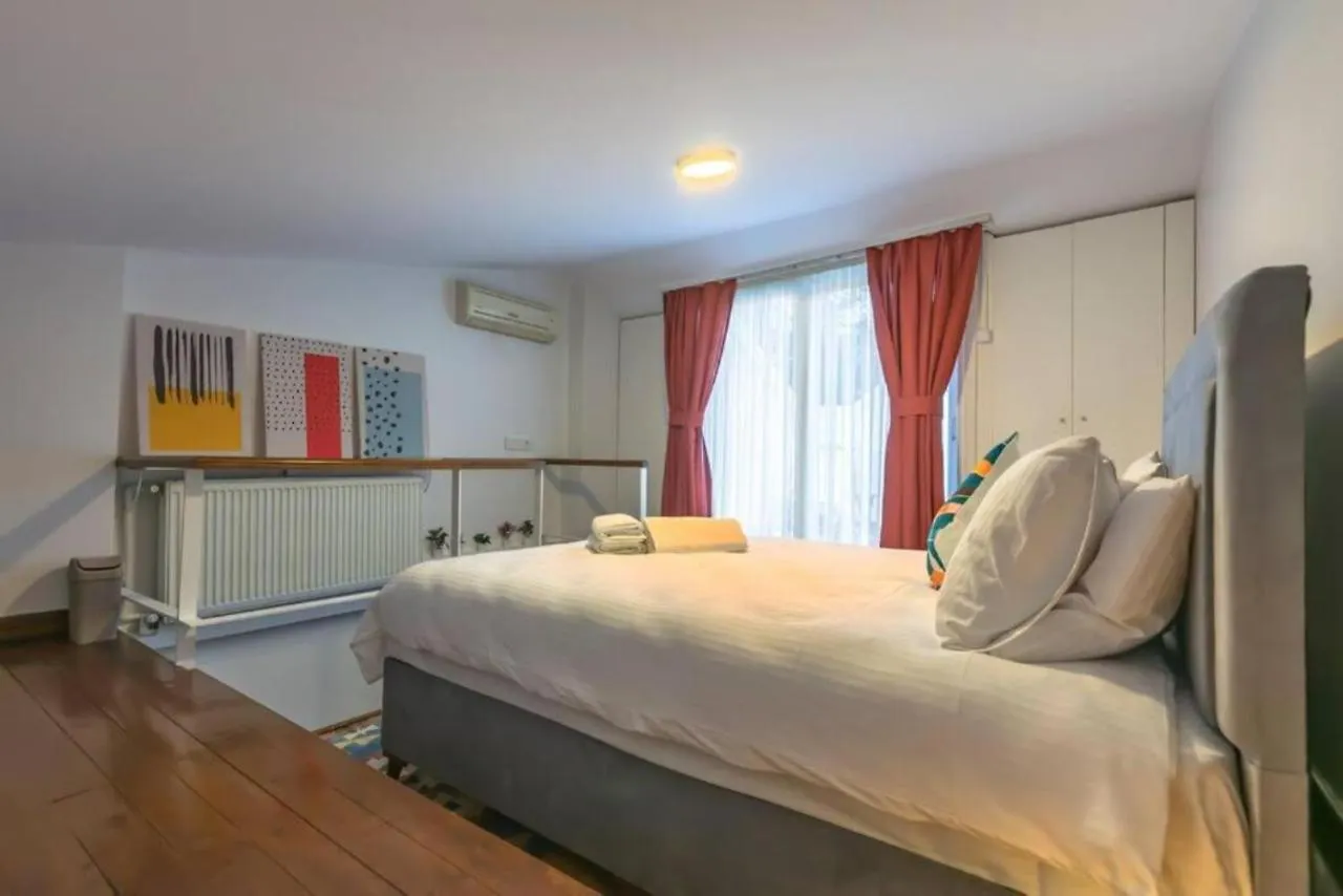 4-Story Gem In Cihangir - 5 Bedroom & Cute Rooftop Istanbul 0*,  Turkey