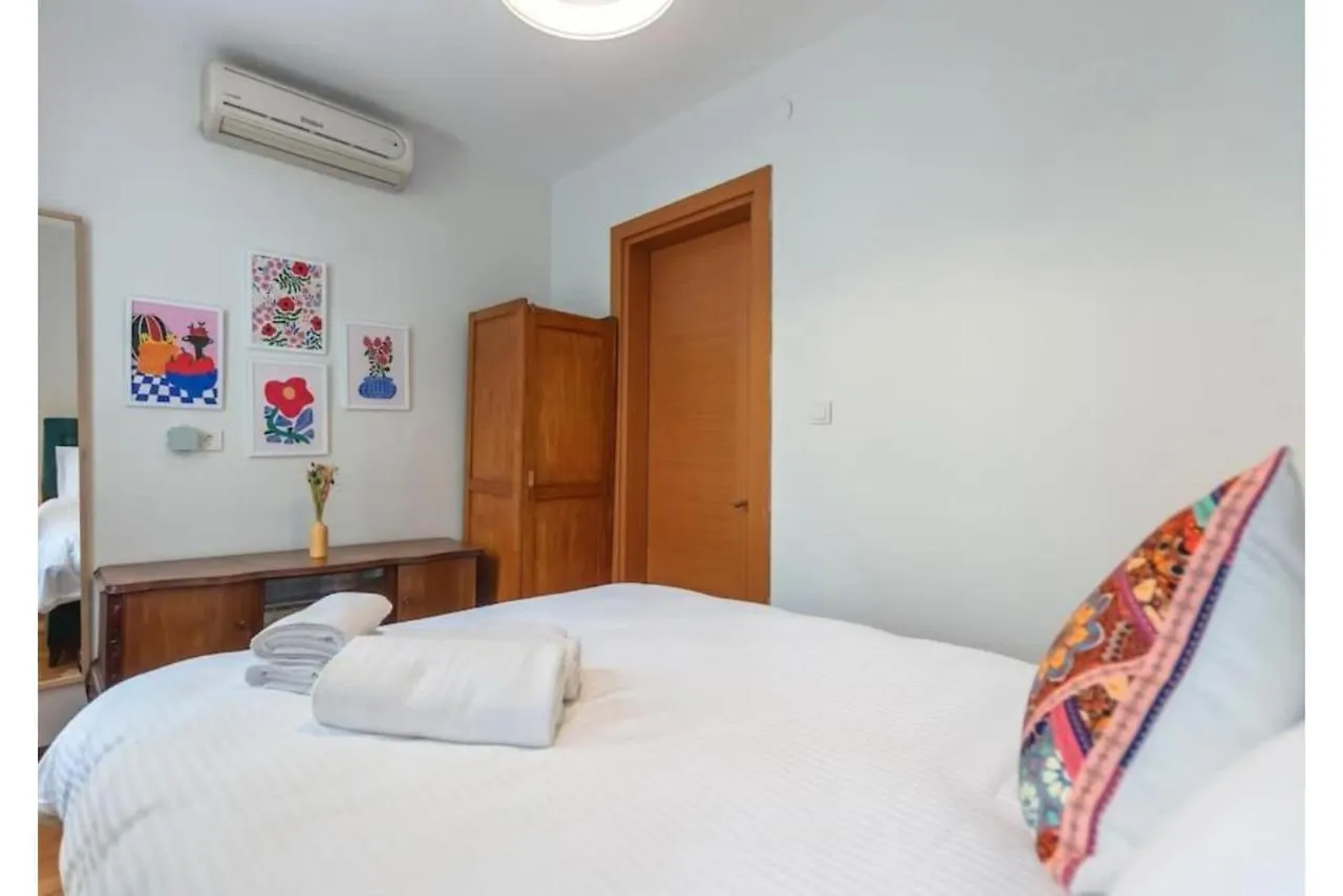 4-Story Gem In Cihangir - 5 Bedroom & Cute Rooftop Istanbul Apartment
