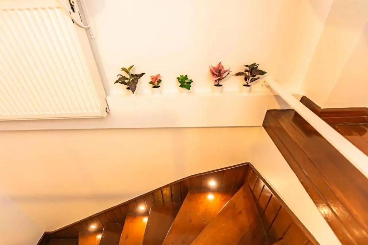 4-Story Gem In Cihangir - 5 Bedroom & Cute Rooftop Istanbul 0*,  Turkey