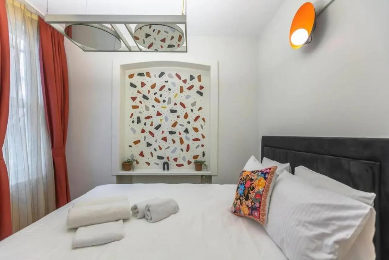 4-Story Gem In Cihangir - 5 Bedroom & Cute Rooftop Istanbul