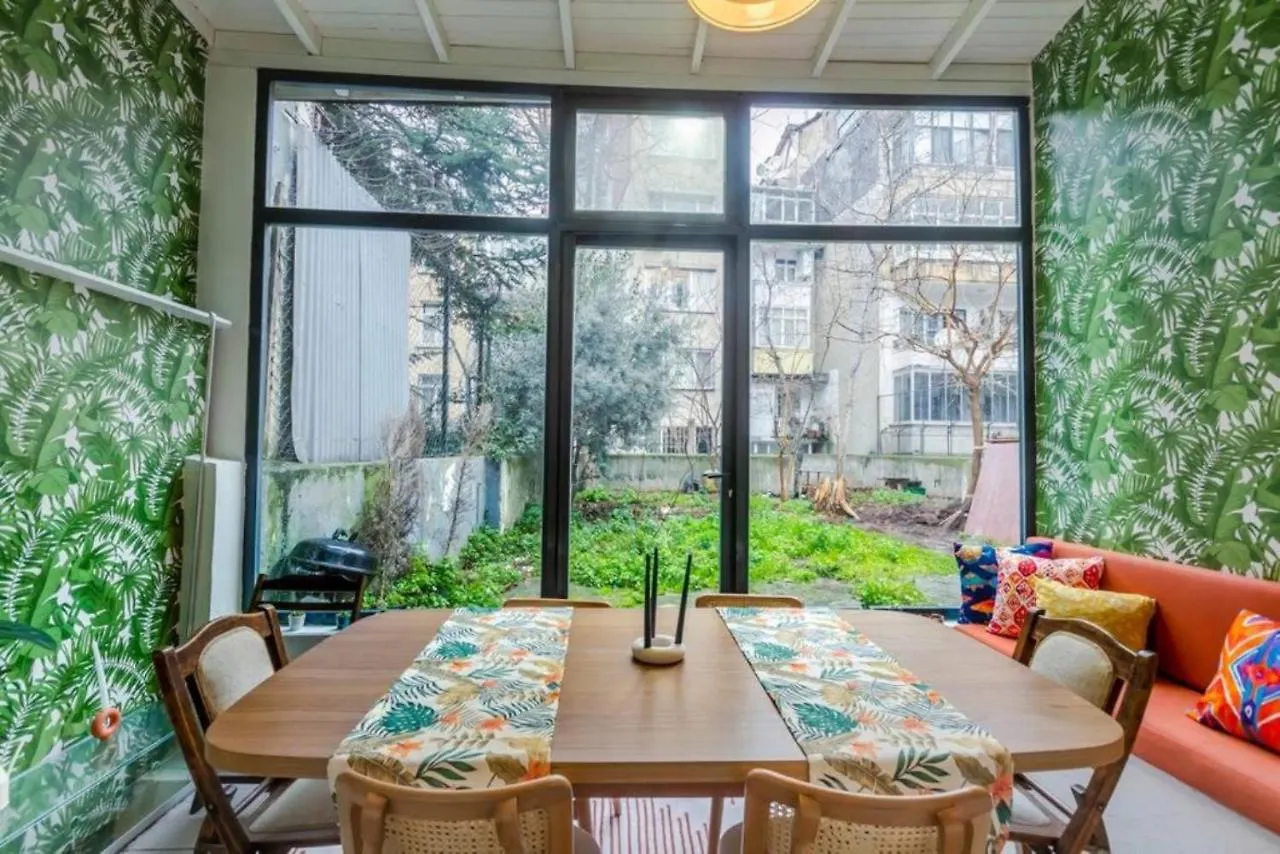 Apartment 4-Story Gem In Cihangir - 5 Bedroom & Cute Rooftop Istanbul
