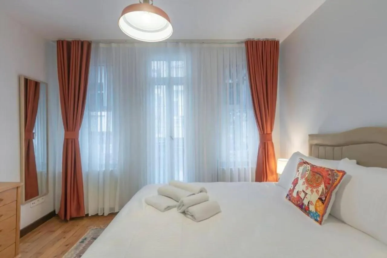 4-Story Gem In Cihangir - 5 Bedroom & Cute Rooftop Istanbul 0*,