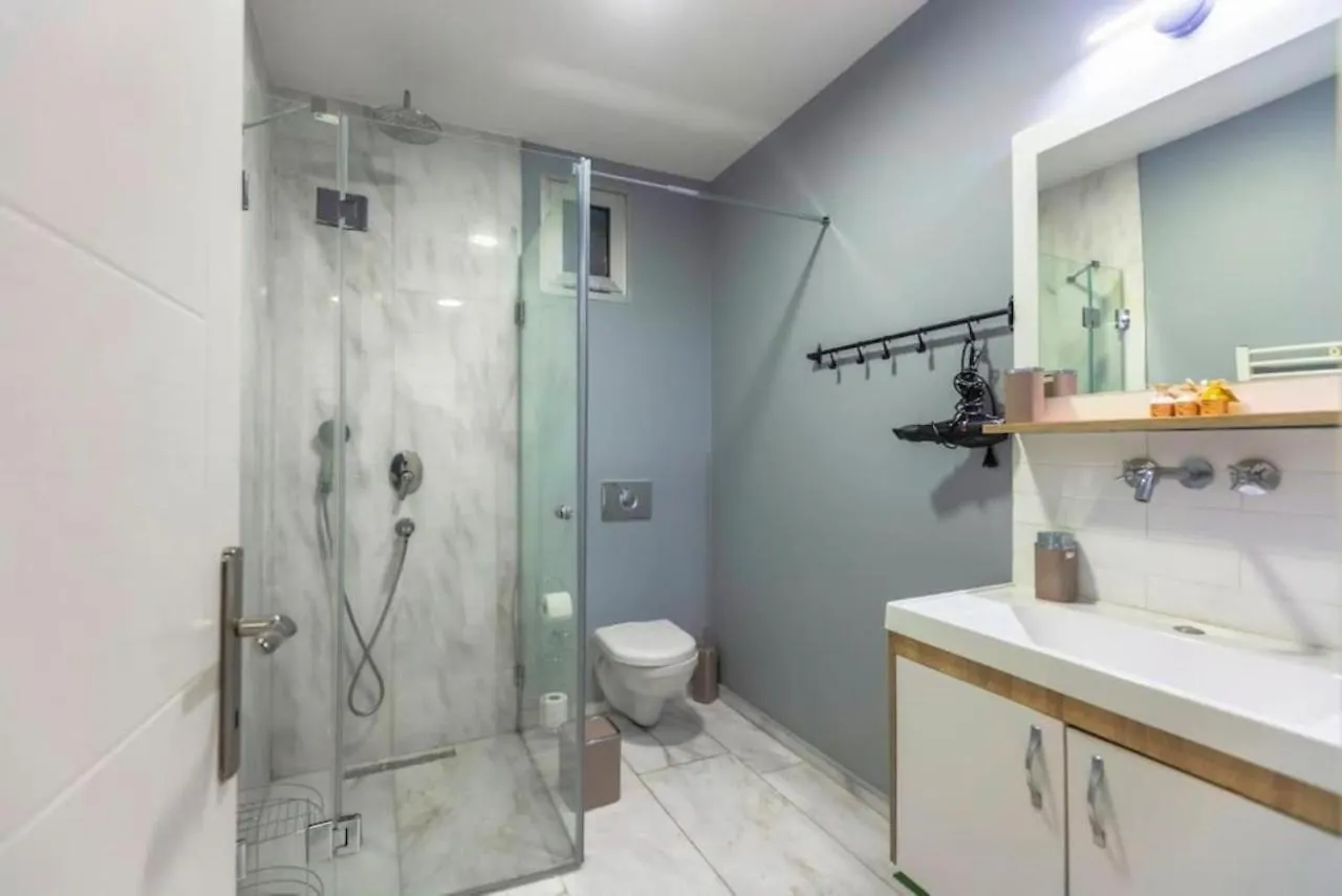 4-Story Gem In Cihangir - 5 Bedroom & Cute Rooftop Istanbul Apartment
