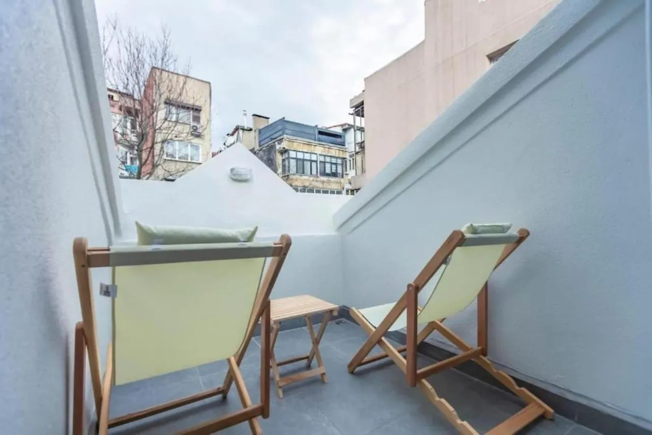 4-Story Gem In Cihangir - 5 Bedroom & Cute Rooftop Istanbul Apartment