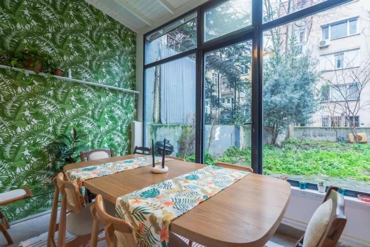 4-Story Gem In Cihangir - 5 Bedroom & Cute Rooftop Istanbul