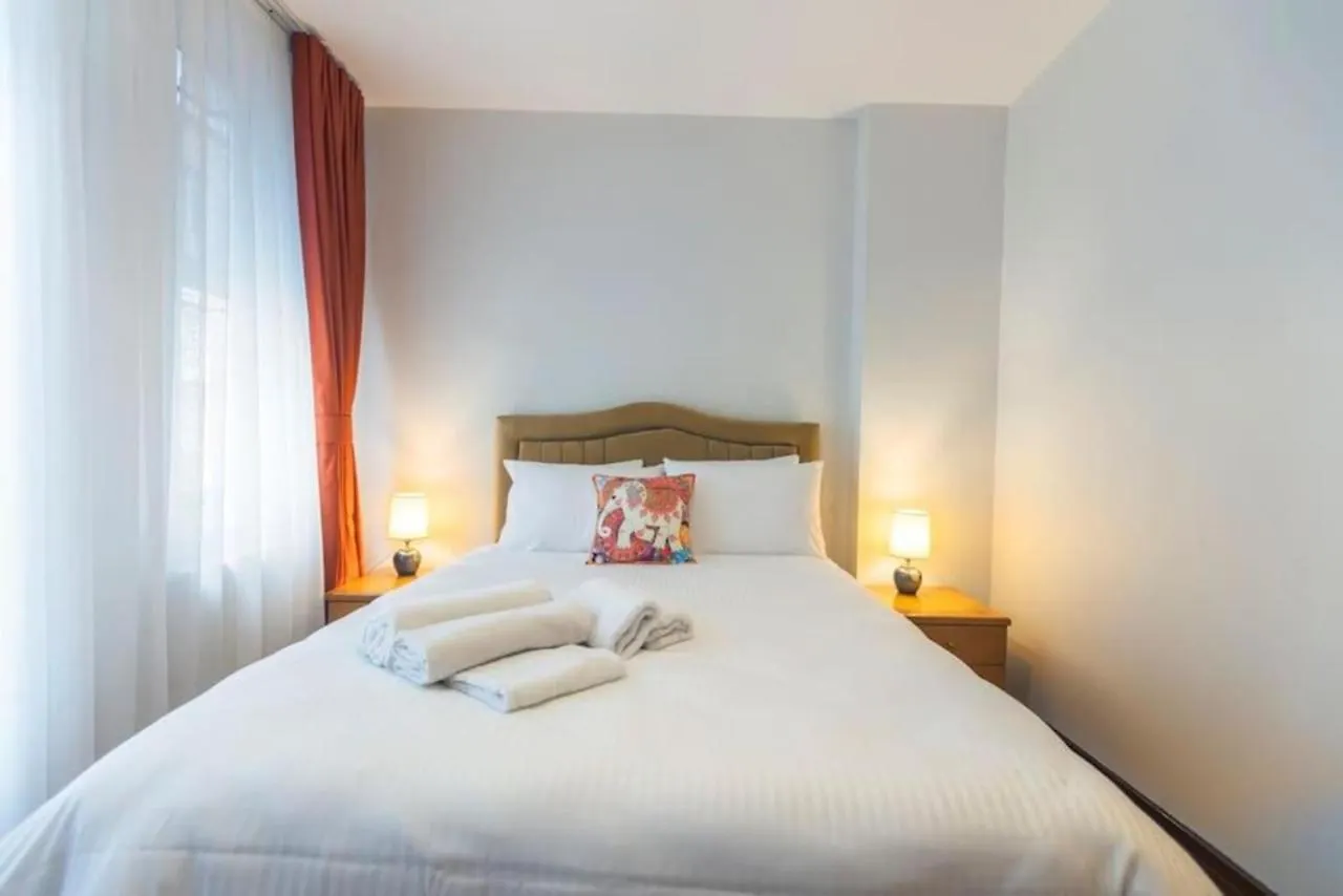 4-Story Gem In Cihangir - 5 Bedroom & Cute Rooftop Istanbul 0*,  Turkey
