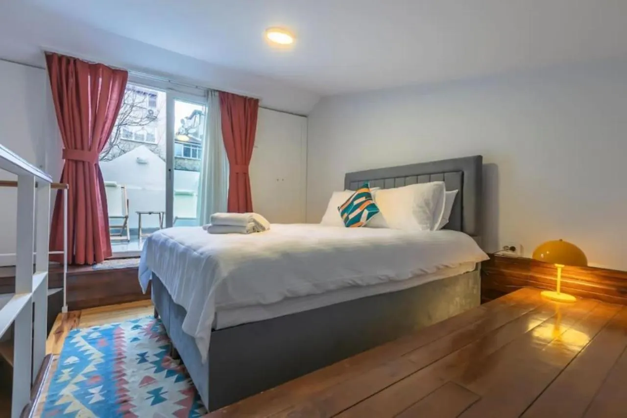4-Story Gem In Cihangir - 5 Bedroom & Cute Rooftop Istanbul Apartment
