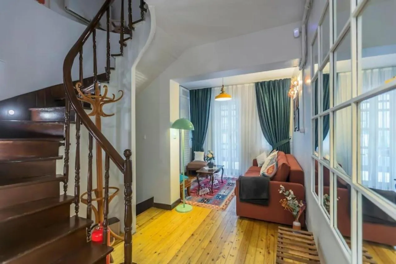 4-Story Gem In Cihangir - 5 Bedroom & Cute Rooftop Istanbul 0*,