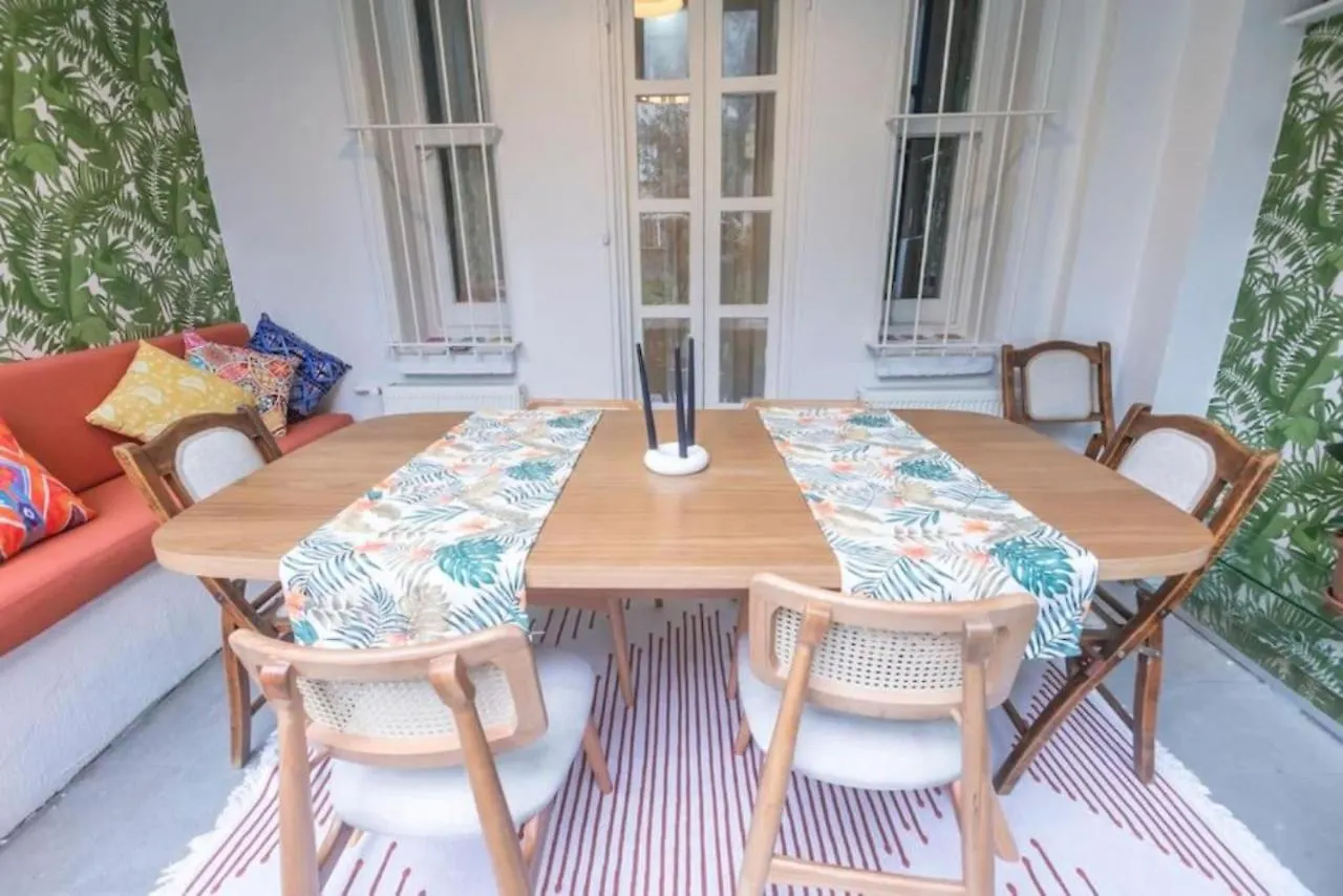 4-Story Gem In Cihangir - 5 Bedroom & Cute Rooftop Istanbul Apartment
