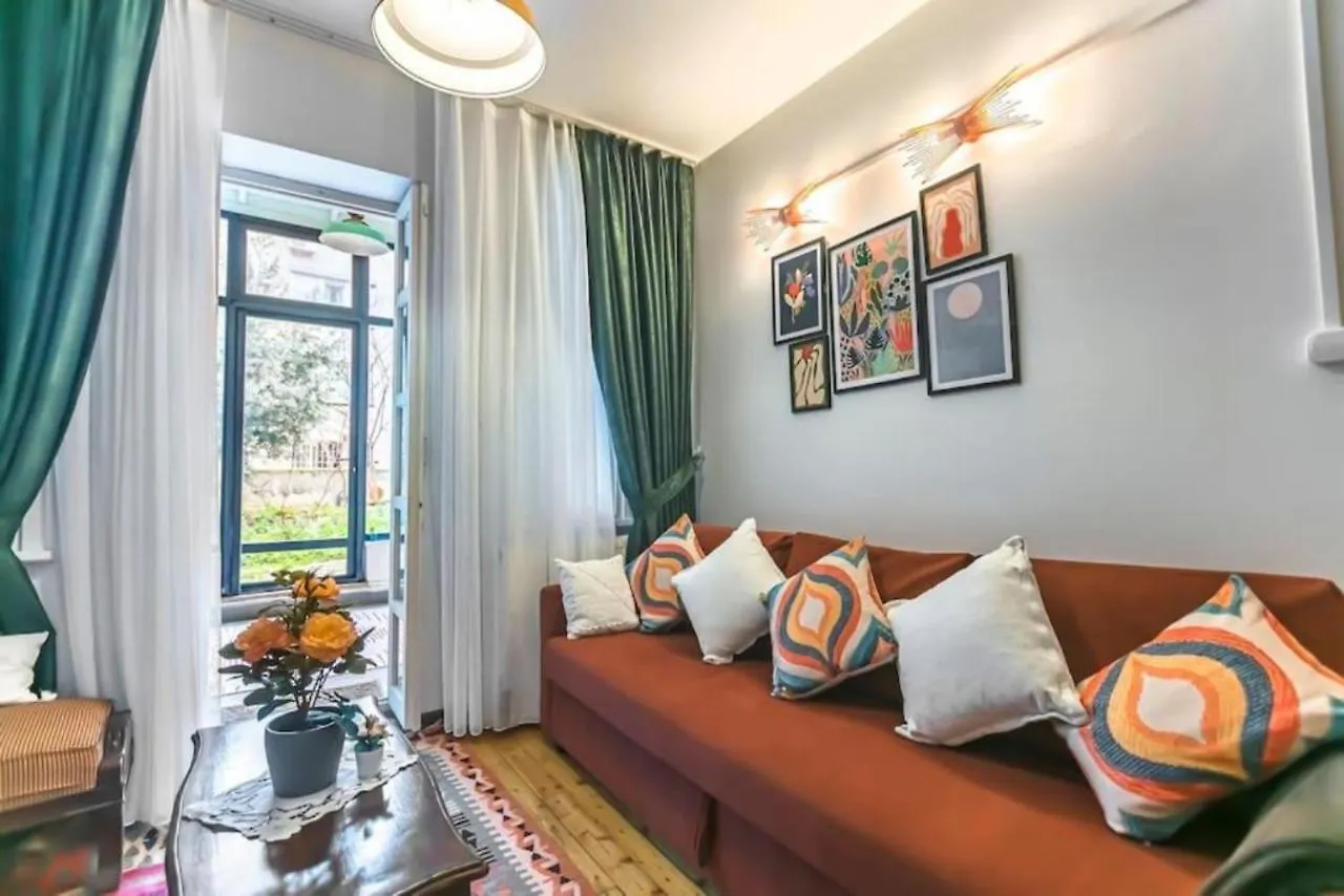 Apartment 4-Story Gem In Cihangir - 5 Bedroom & Cute Rooftop Istanbul