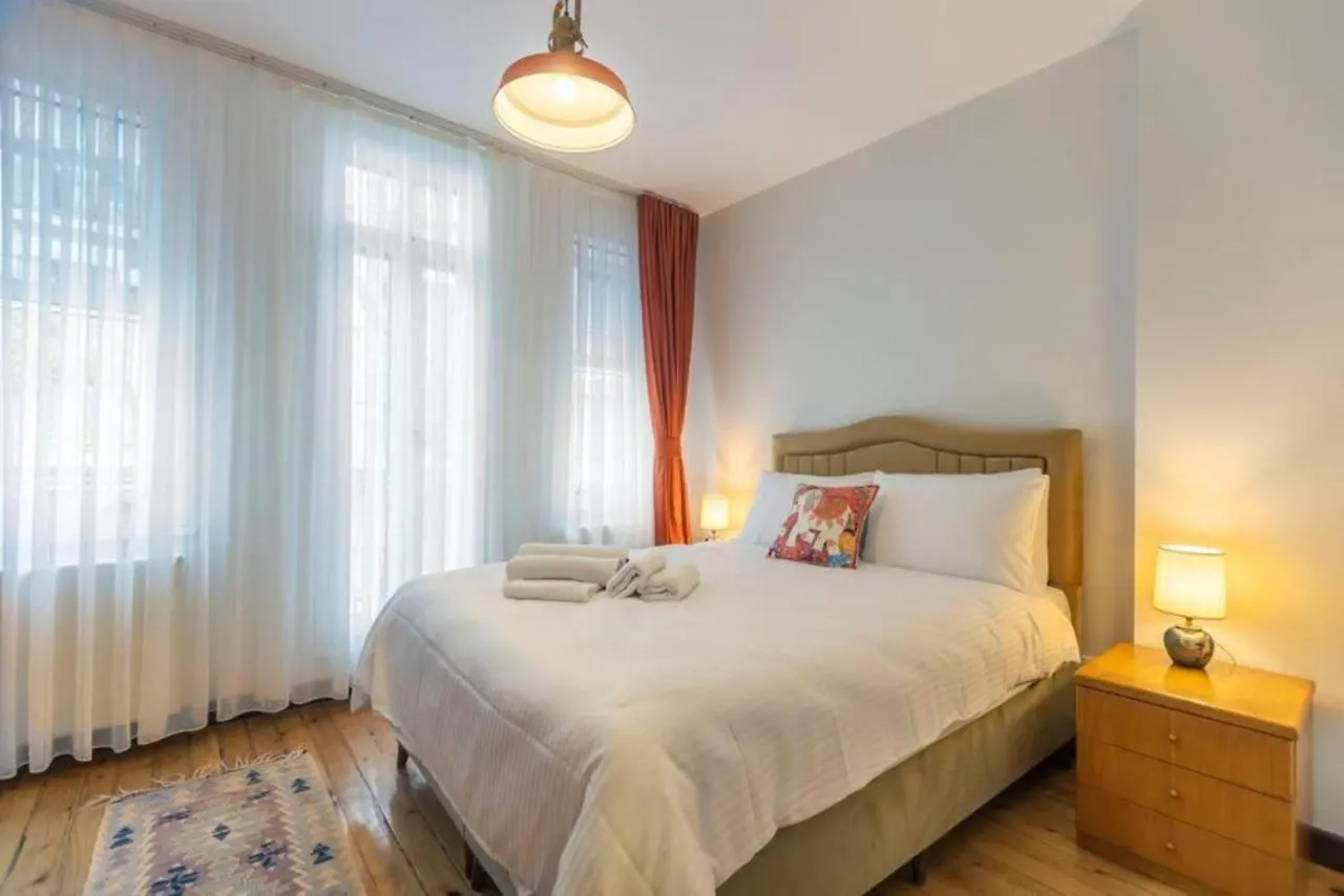 4-Story Gem In Cihangir - 5 Bedroom & Cute Rooftop Istanbul 0*,
