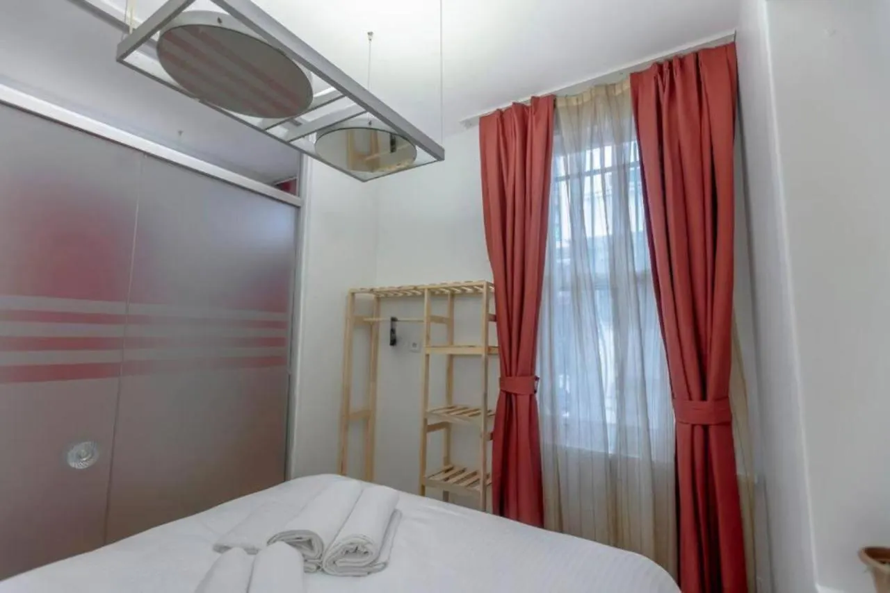 4-Story Gem In Cihangir - 5 Bedroom & Cute Rooftop Istanbul 0*,